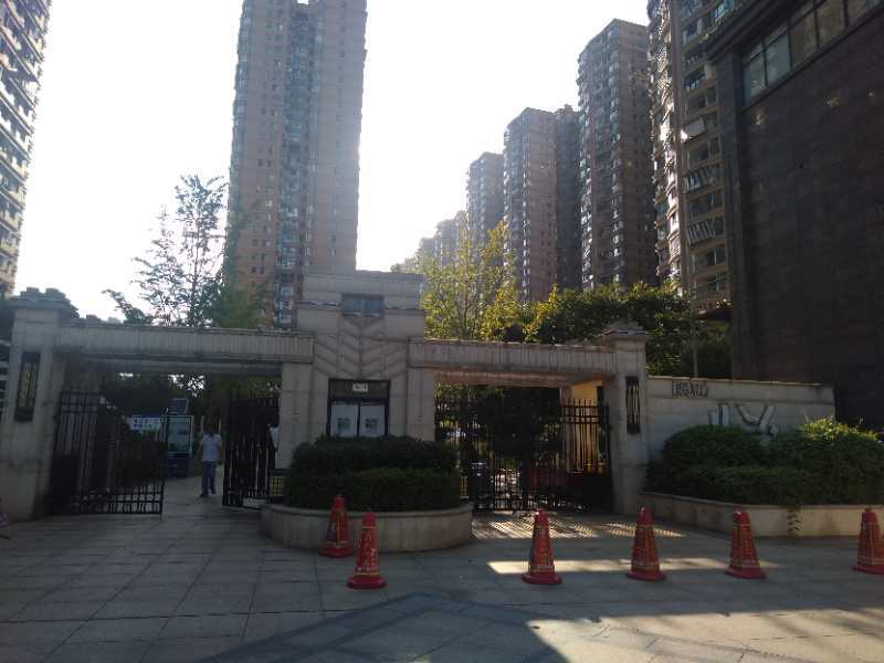 金泽园小区法拍房二期8、9栋304室