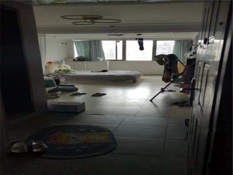 上城星座（人民中路238号）法拍房2704号房屋及其室内物品