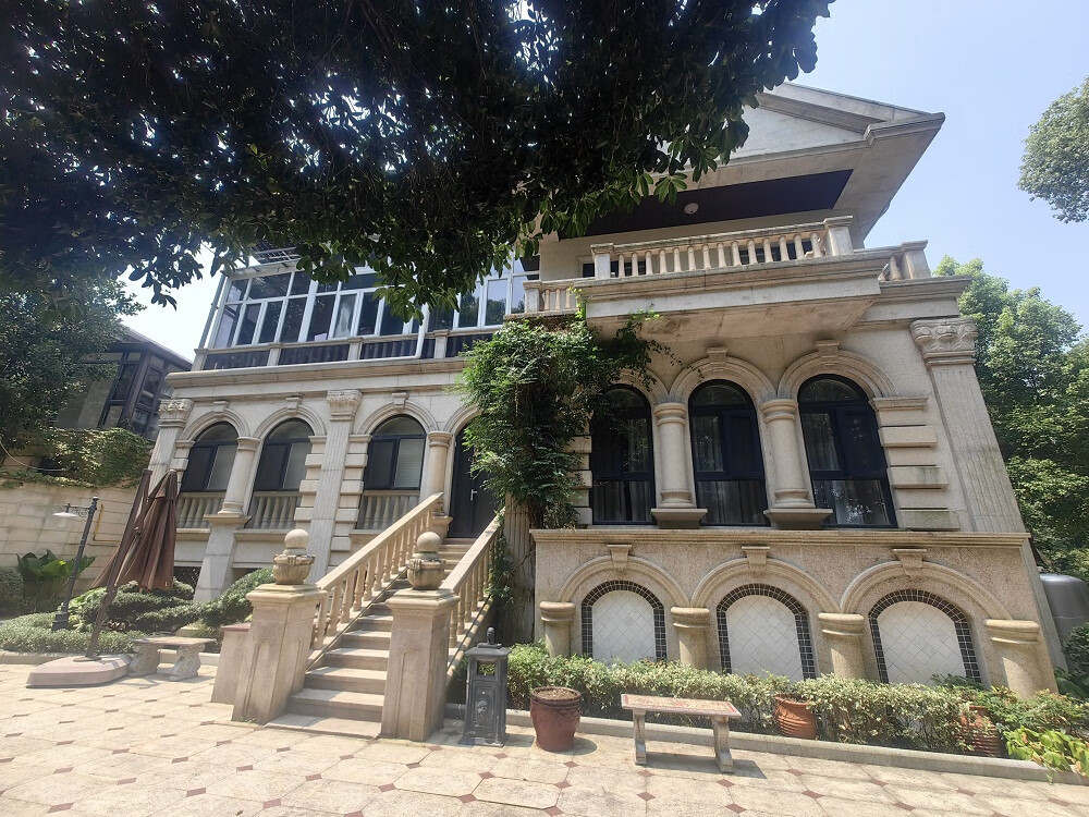 （惊天大别墅）金荣誉峰翡翠花园法拍房C1栋101号