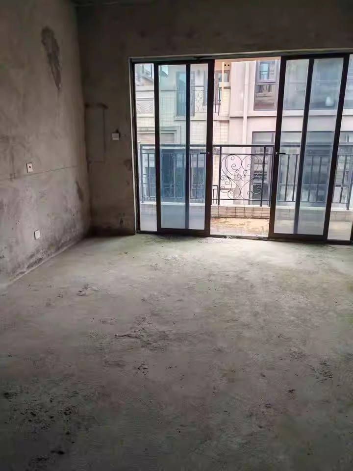 （8折 联排 大花园）盈峰翠邸法拍房四期22栋103室（带车位）