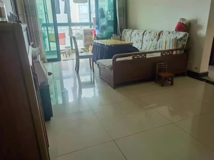 （麓山国际本部）恒大华府法拍房32、33栋2402号房屋